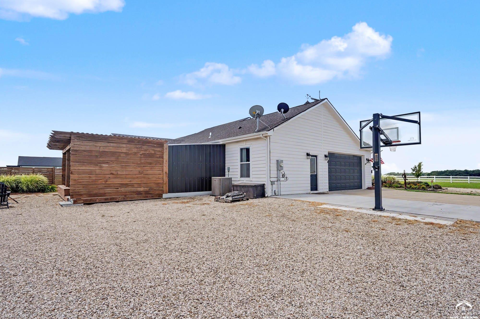 676 East 1375 Road Lawrence, KS 66046 - Photo 39 of 48