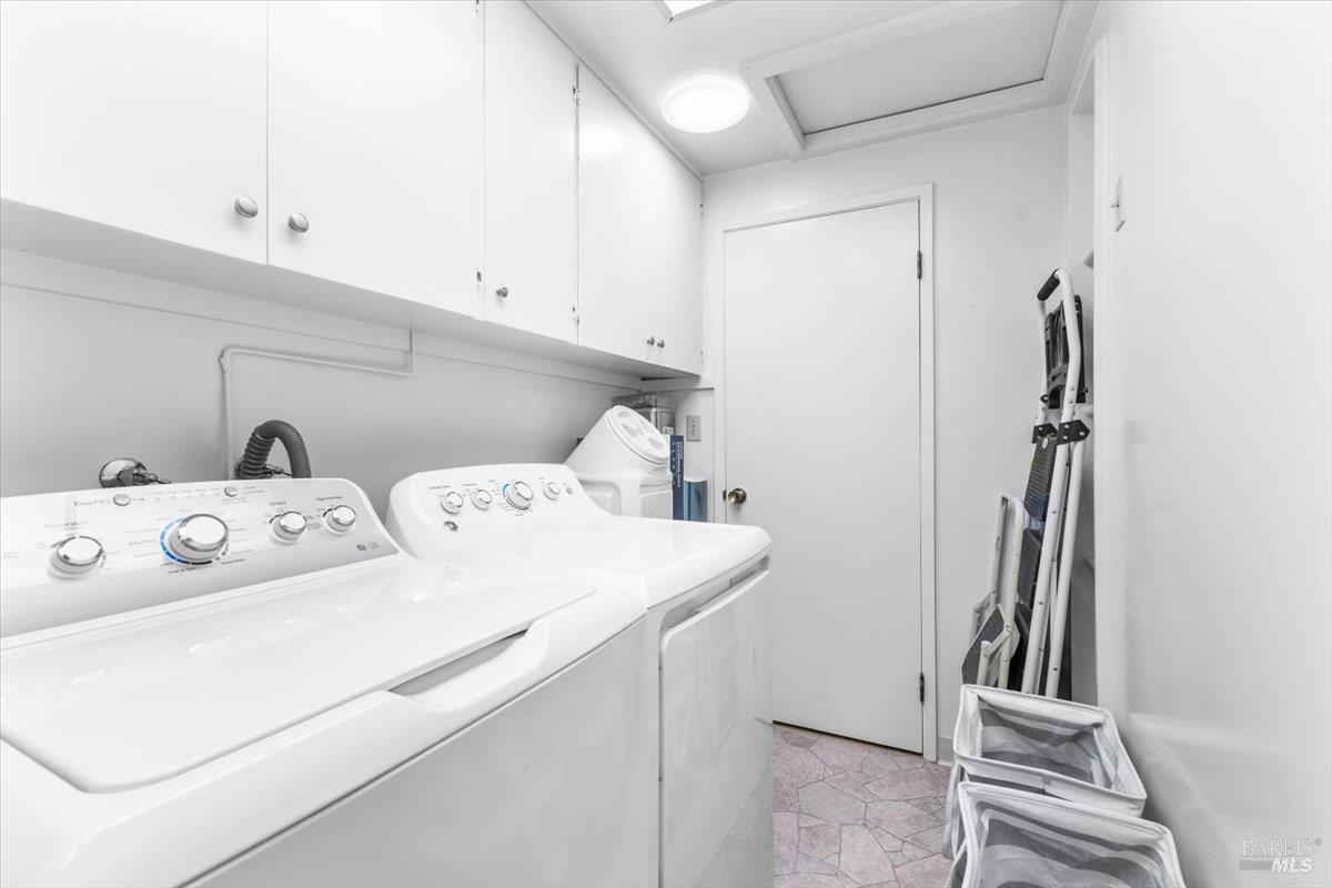 442 Las Casitas Court, Unit A Santa Rosa, CA 95403 - Photo 21 of 33 a utility room with dryer and washer