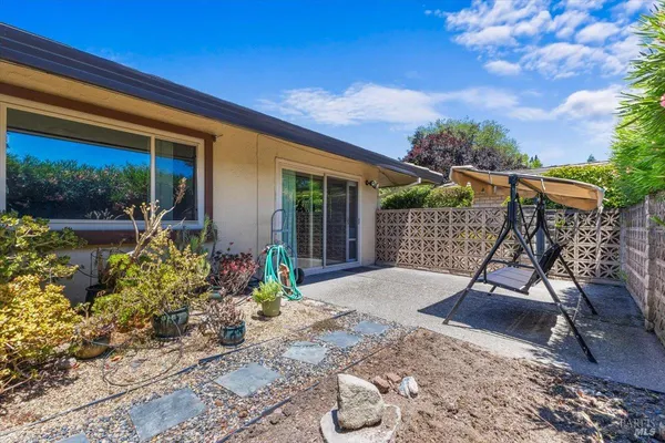 $439,000 | 442 Las Casitas Court, Unit A, Santa Rosa, CA 95403