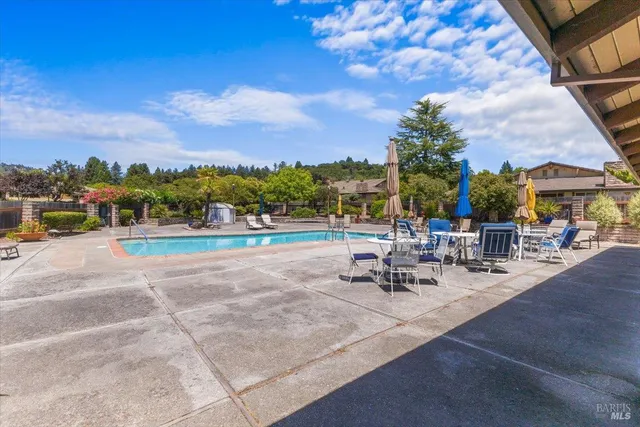 $469,000 | 442 Las Casitas Court, Unit A, Santa Rosa, CA 95403