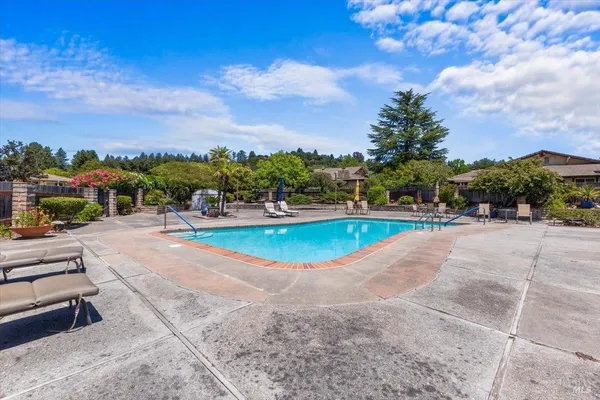 $439,000 | 442 Las Casitas Court, Unit A, Santa Rosa, CA 95403