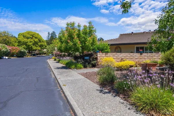 $439,000 | 442 Las Casitas Court, Unit A, Santa Rosa, CA 95403