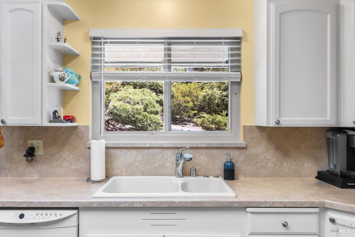 442 Las Casitas Court, Unit A Santa Rosa, CA 95403 - Photo 6 of 33 a kitchen with a sink and a stove