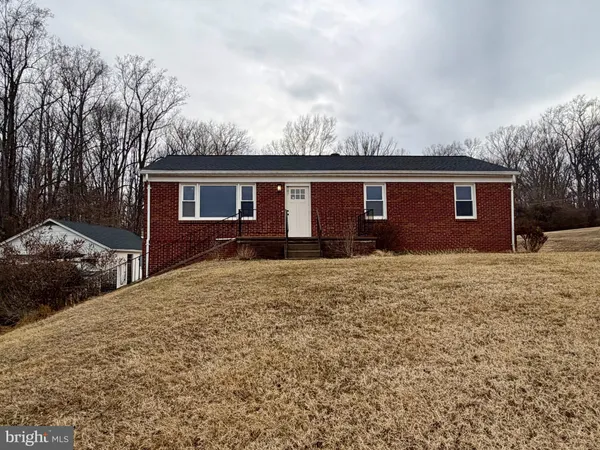a front view of house with yard