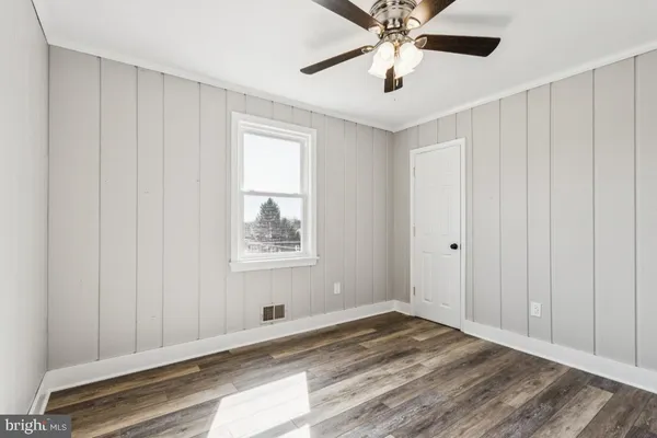 a view of a livingroom with a ceiling fan and window