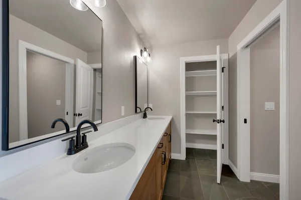 $797,500 | 263 Kerrigan Drive, Wrightstown, WI 54180