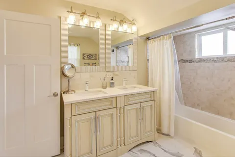 $600,000 | 4633 West Grace Street, Chicago, IL 60641