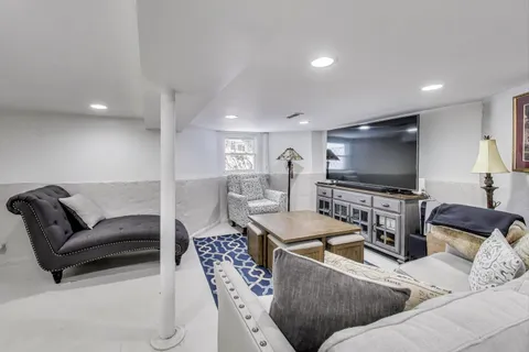 $600,000 | 4633 West Grace Street, Chicago, IL 60641