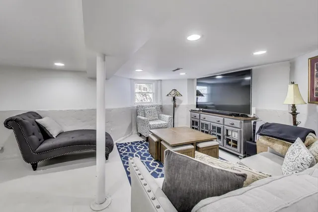 $600,000 | 4633 West Grace Street, Chicago, IL 60641