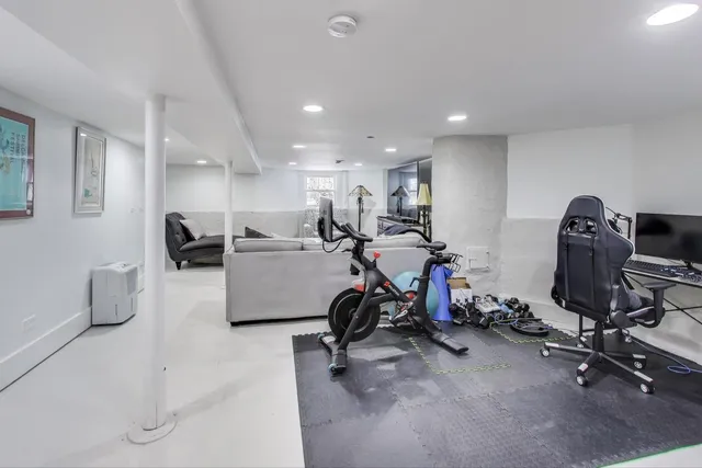 $600,000 | 4633 West Grace Street, Chicago, IL 60641