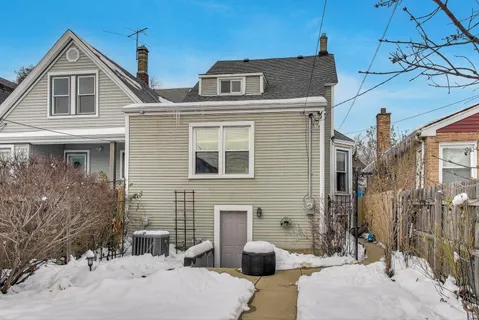 $600,000 | 4633 West Grace Street, Chicago, IL 60641