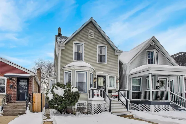 $600,000 | 4633 West Grace Street, Chicago, IL 60641