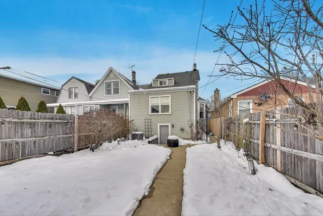 $600,000 | 4633 West Grace Street, Chicago, IL 60641