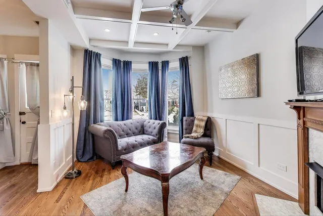 $600,000 | 4633 West Grace Street, Chicago, IL 60641