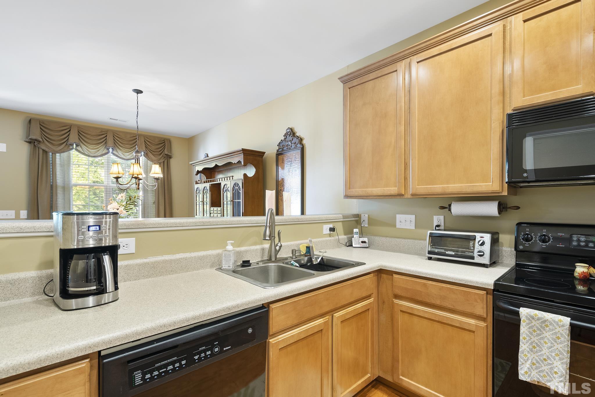 8512 Barryknoll Court Raleigh, NC 27613 - Photo 6 of 27 Gallery Image 6