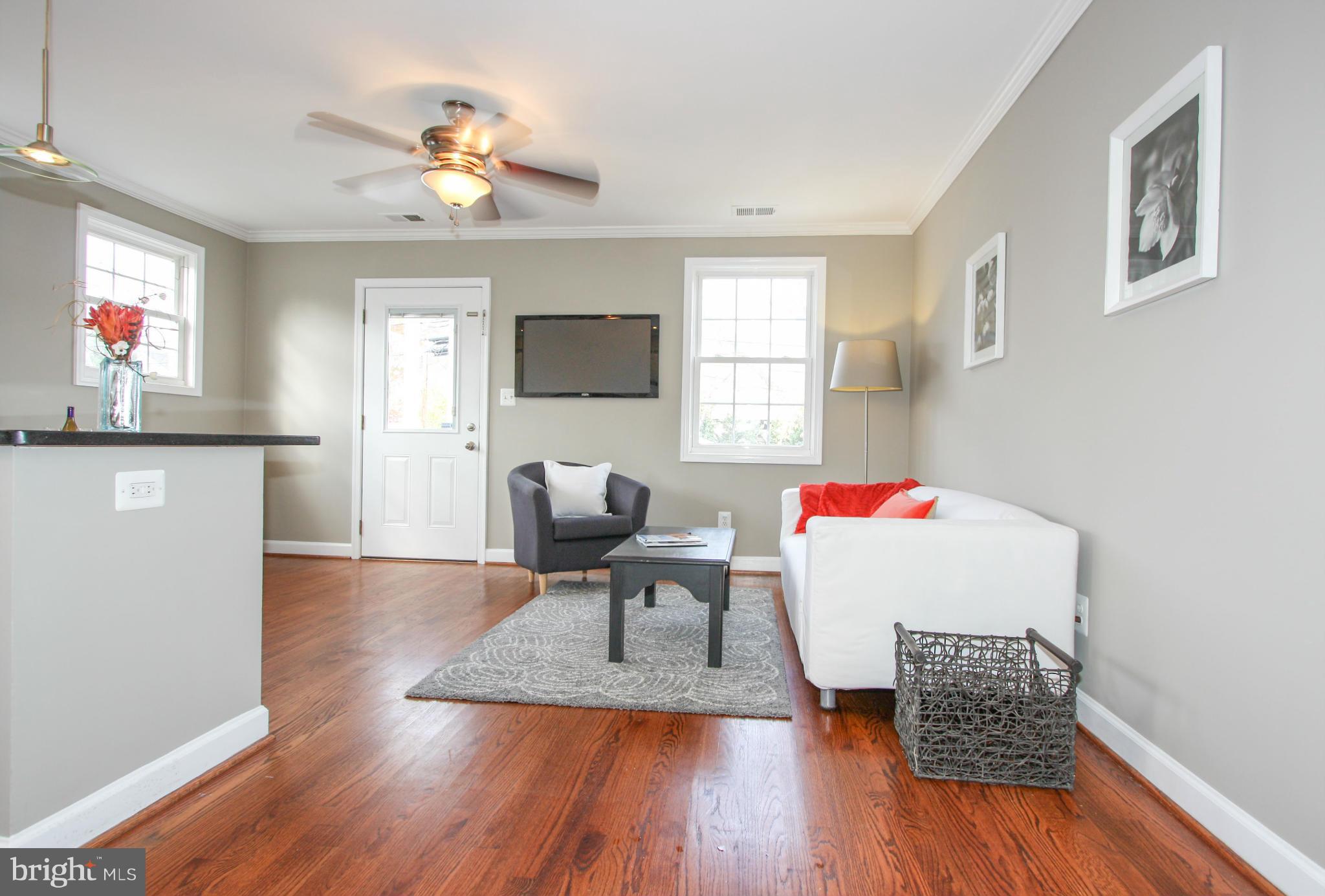 33 West Reed Avenue Alexandria, VA 22305 - Photo 3 of 12 LIVING ROOM