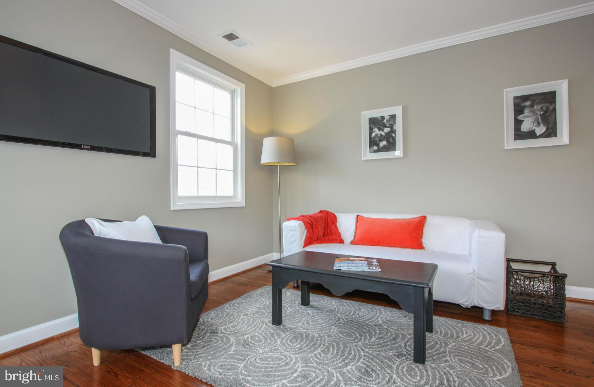 33 West Reed Avenue Alexandria, VA 22305 - Photo 4 of 12 LIVING ROOM