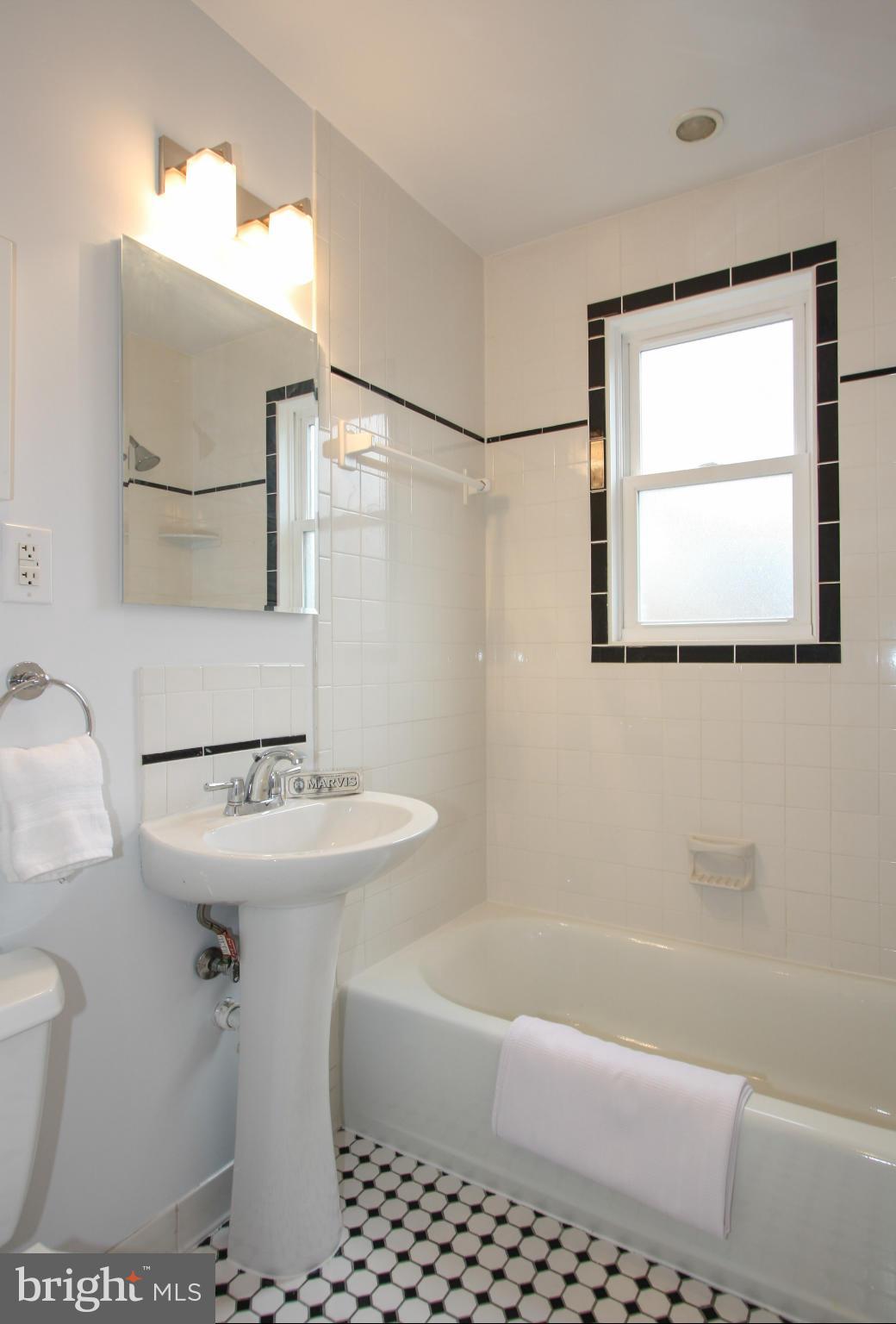 33 West Reed Avenue Alexandria, VA 22305 - Photo 8 of 12 BATH