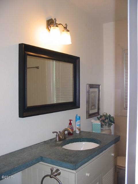 47840 Hawk Street Neskowin, OR 97149 - Photo 12 of 20 Guest Bathroom