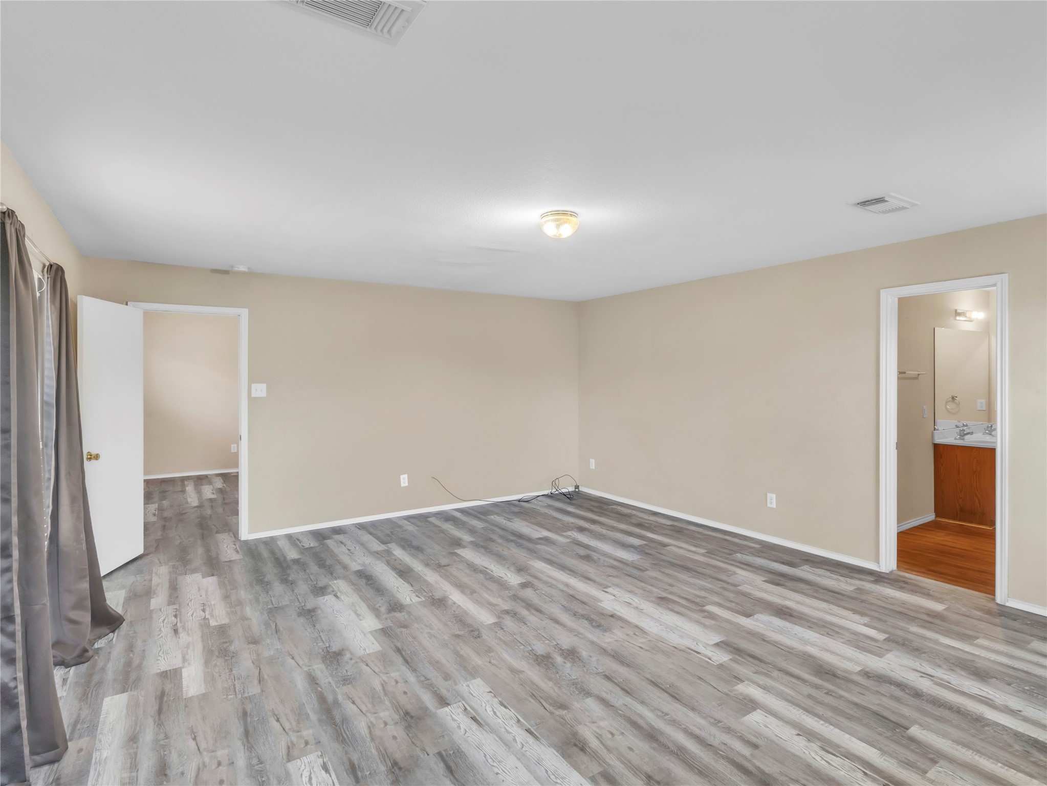 12830 Windy Summer Lane Houston, TX 77044 - Photo 20 of 33 Primary bedroom