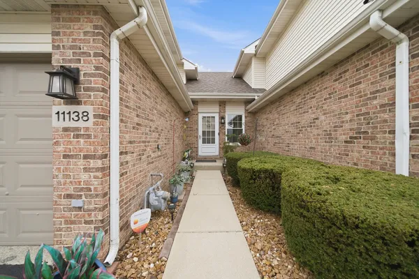 $360,000 | 11138 Aquinas Court, Orland Park, IL 60467