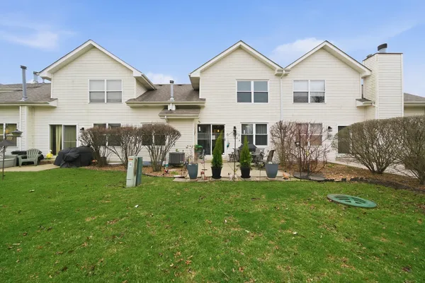 $360,000 | 11138 Aquinas Court, Orland Park, IL 60467