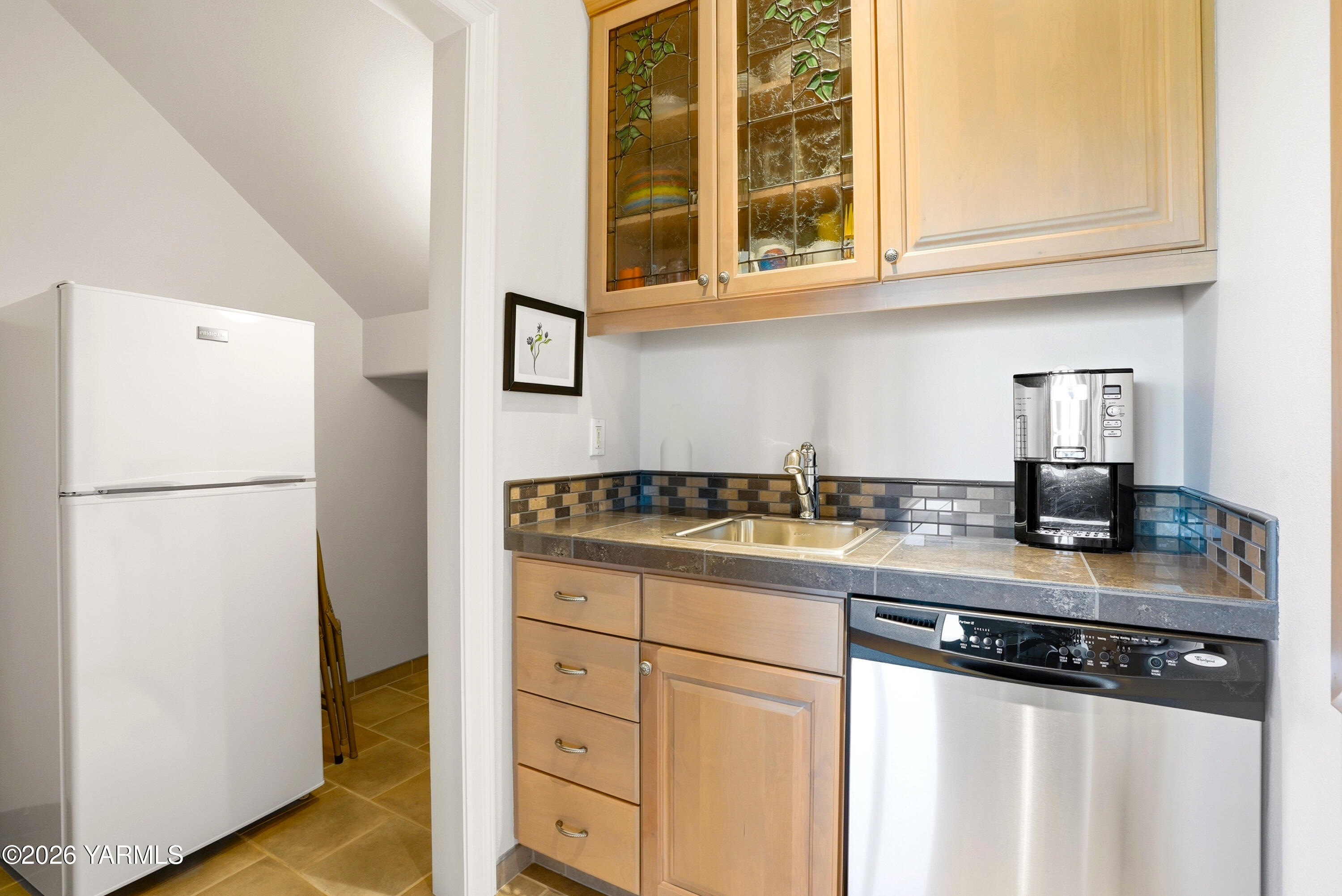 660 Noble Hill Road Yakima, WA 98908 - Photo 36 of 63 a kitchen with stainless steel appliances granite countertop a refrigerator and a sink