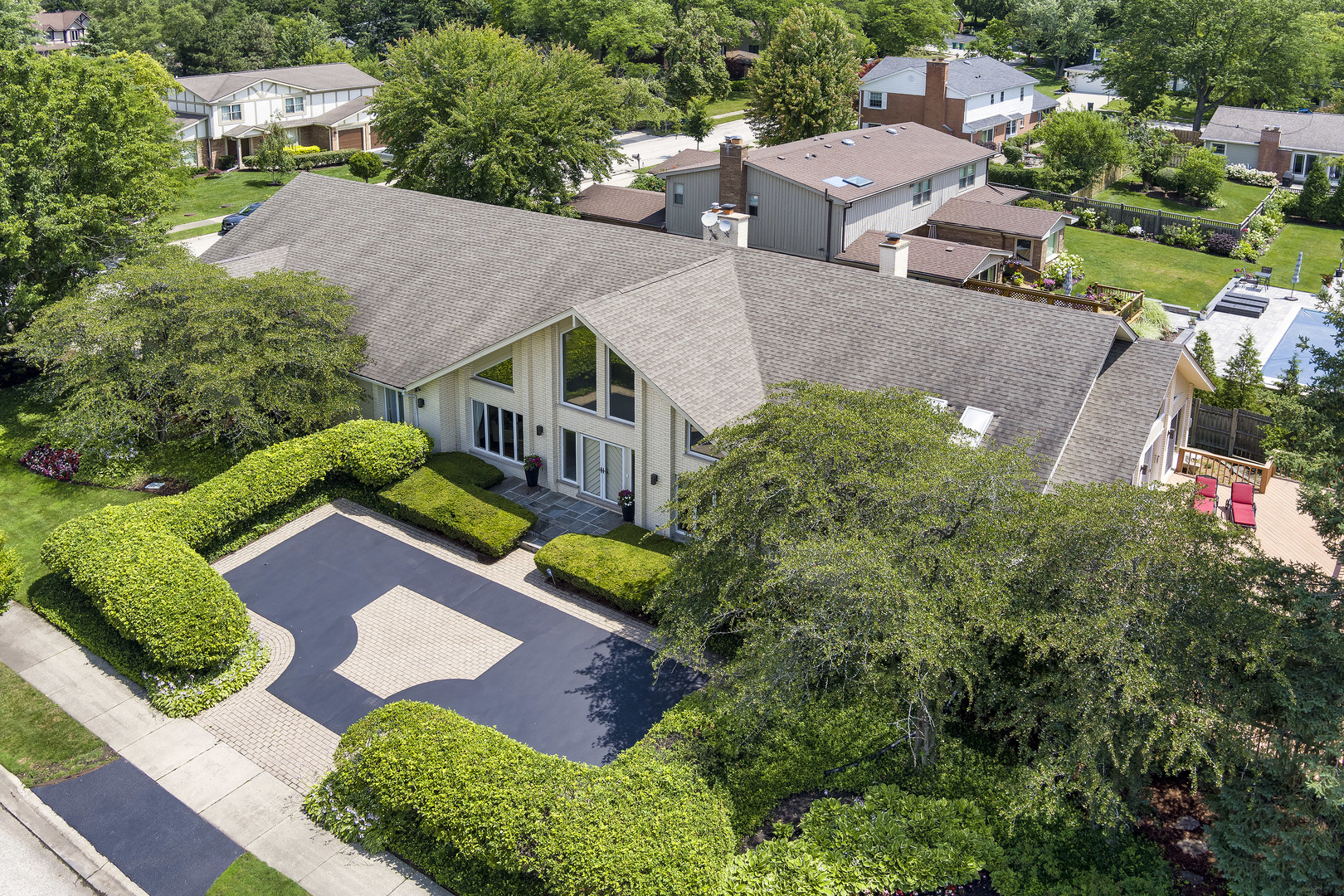 1319 Horizon Lane Northbrook, IL 60062 - Photo 1 of 32