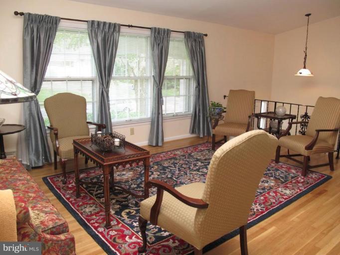 8708 Bradgate Road Alexandria, VA 22308 - Photo 29 of 30 Living Room