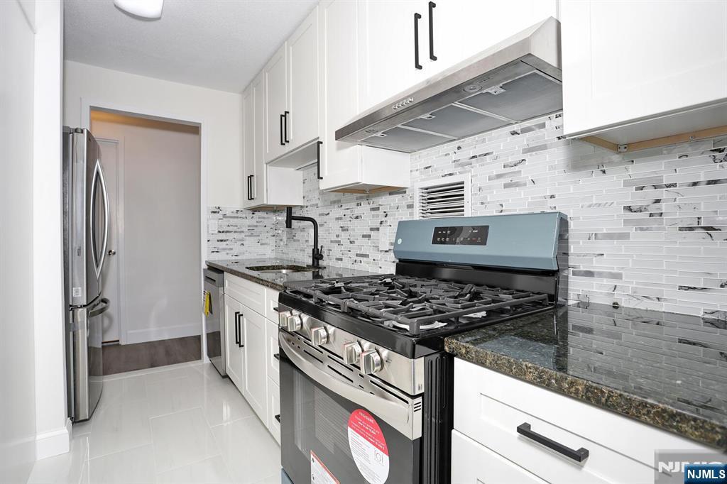 200 Old Palisade Road, Unit 19J Fort Lee, NJ 07024 - Photo 19 of 44