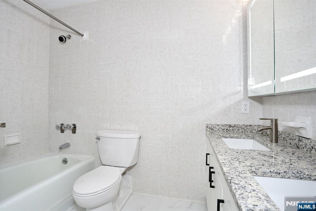 200 Old Palisade Road, Unit 19J Fort Lee, NJ 07024 - Photo 33 of 44