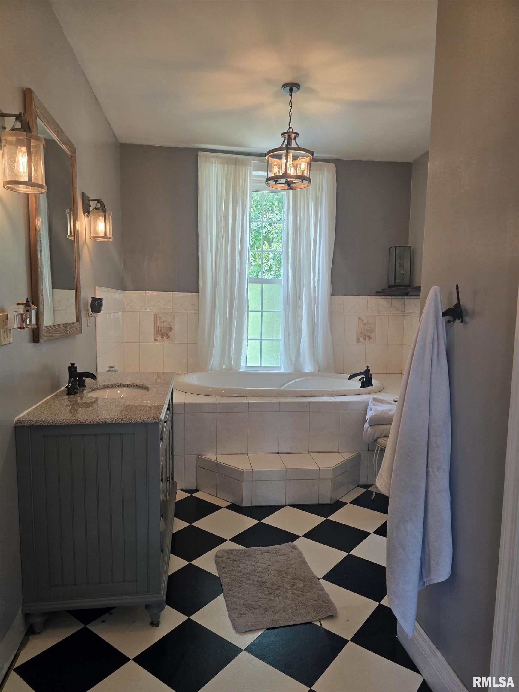 239 West Chestnut Street Canton, IL 61520 - Photo 59 of 83