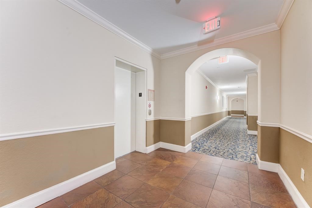 1711 Old Spanish Trail, Unit 110 Houston, TX 77054 - Photo 3 of 31 a view of livingroom with kitchen