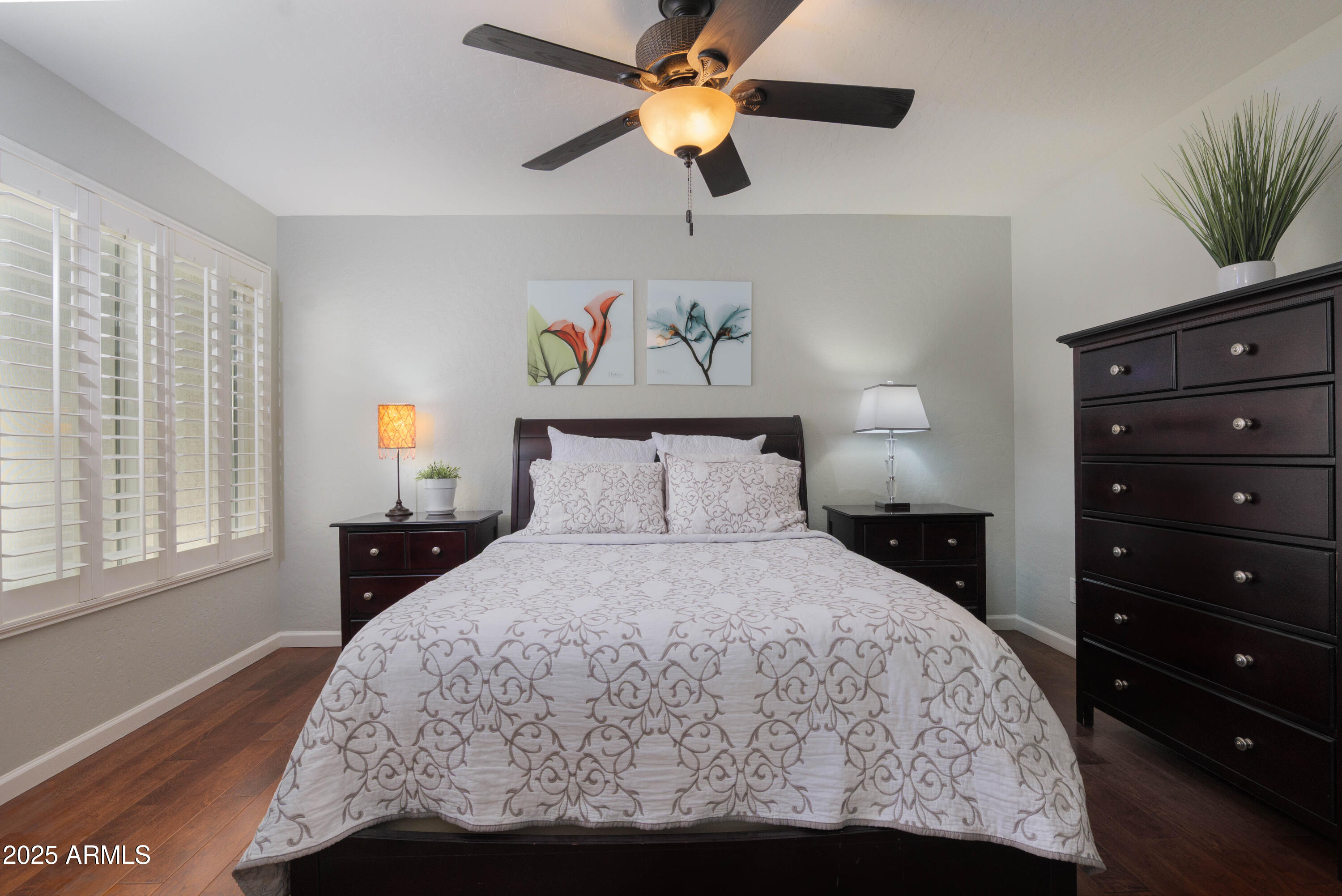 2100 West Lemon Tree Place, Unit 78 Chandler, AZ 85224 - Photo 13 of 32 a bedroom with a bed and a chandelier