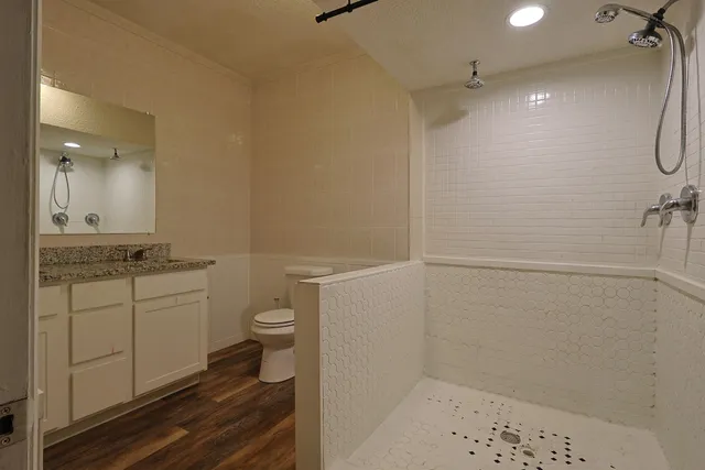 a view of a yard with a tree