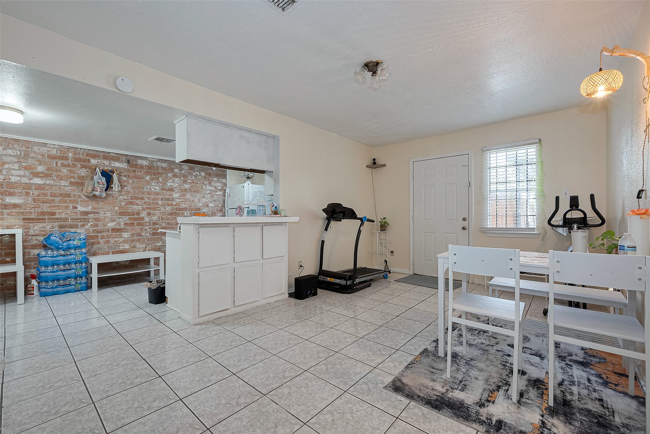 12223 Sharpview Drive Houston, TX 77072 - Photo 13 of 41 a living room with furniture