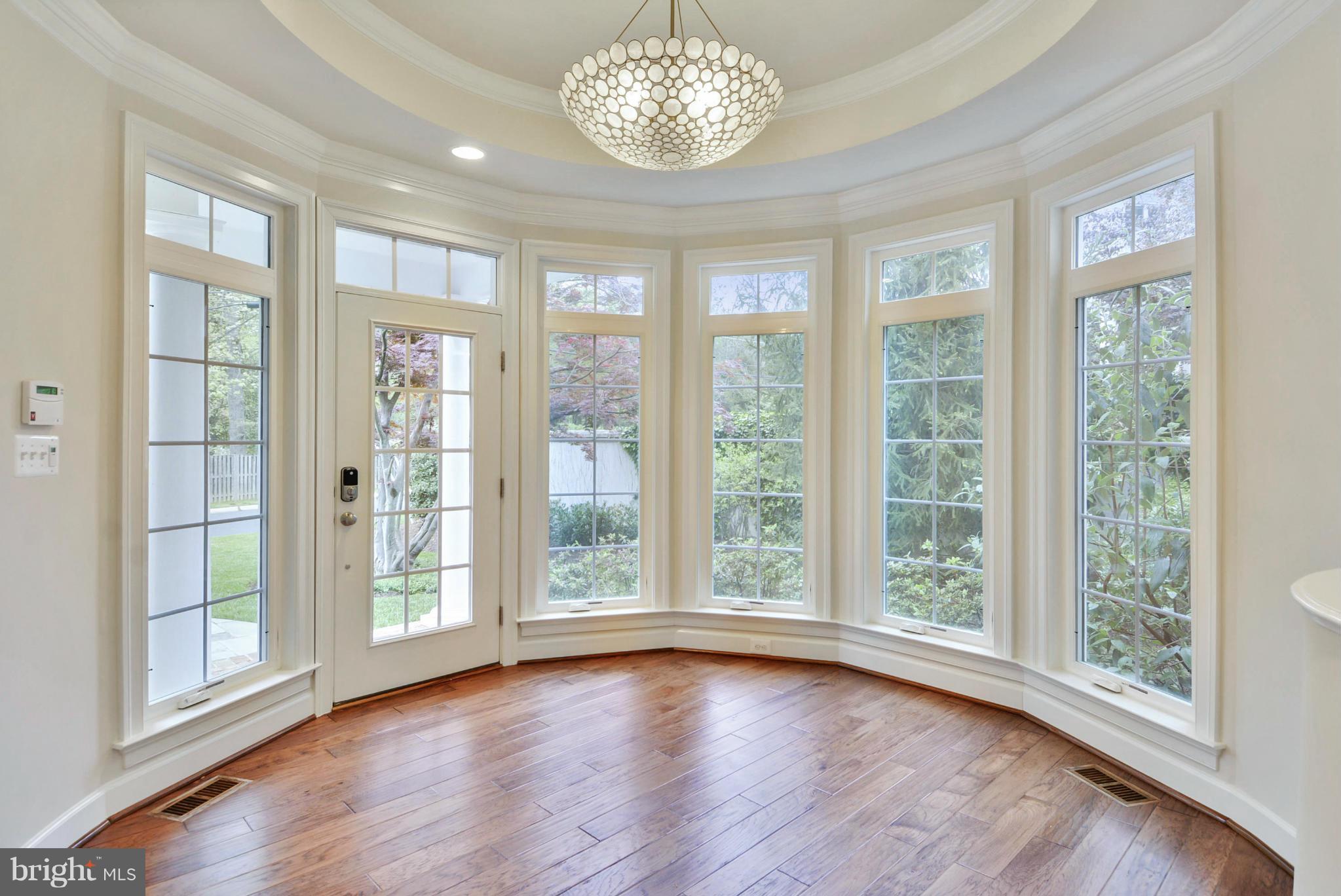 8607 Howell Road Bethesda, MD 20817 - Photo 3 of 30 Interior (General)