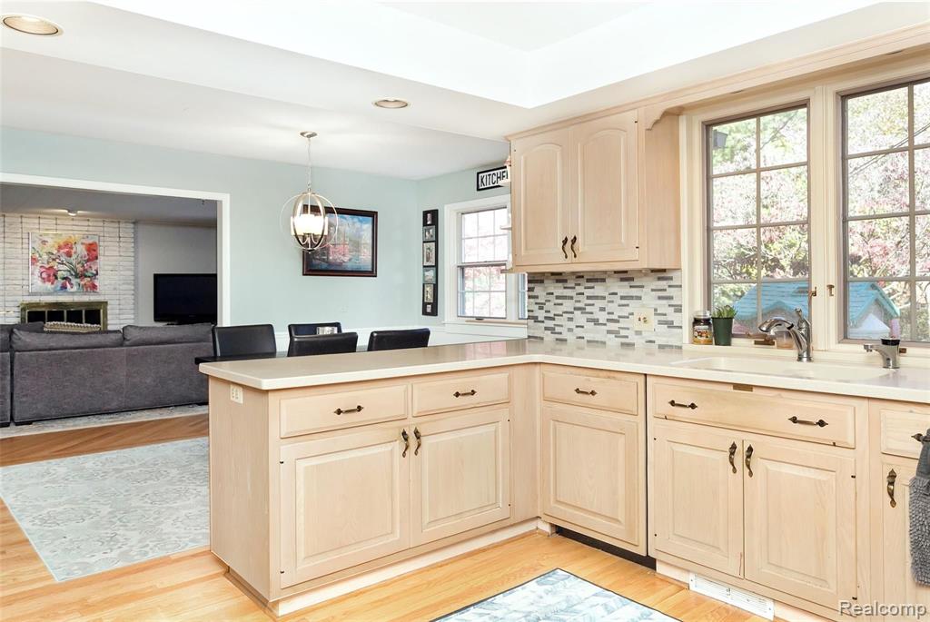 660 Cook Road Grosse Pointe Woods, MI 48236 - Photo 21 of 49