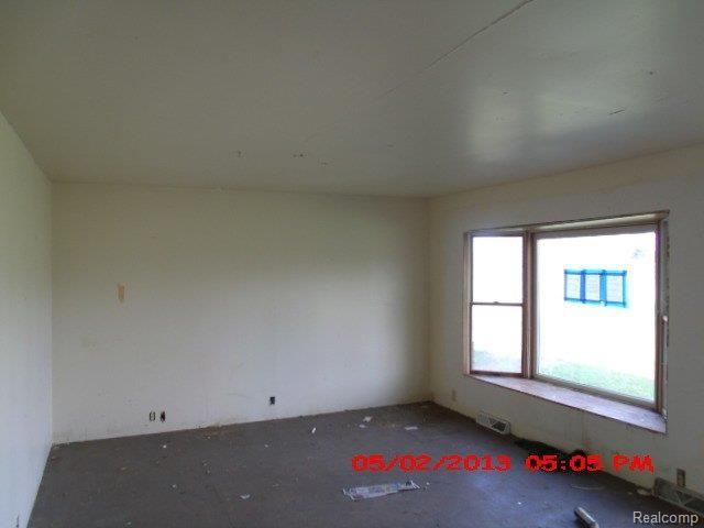 1058WEEKLY&FOR SALE5 2 2013 (11)
