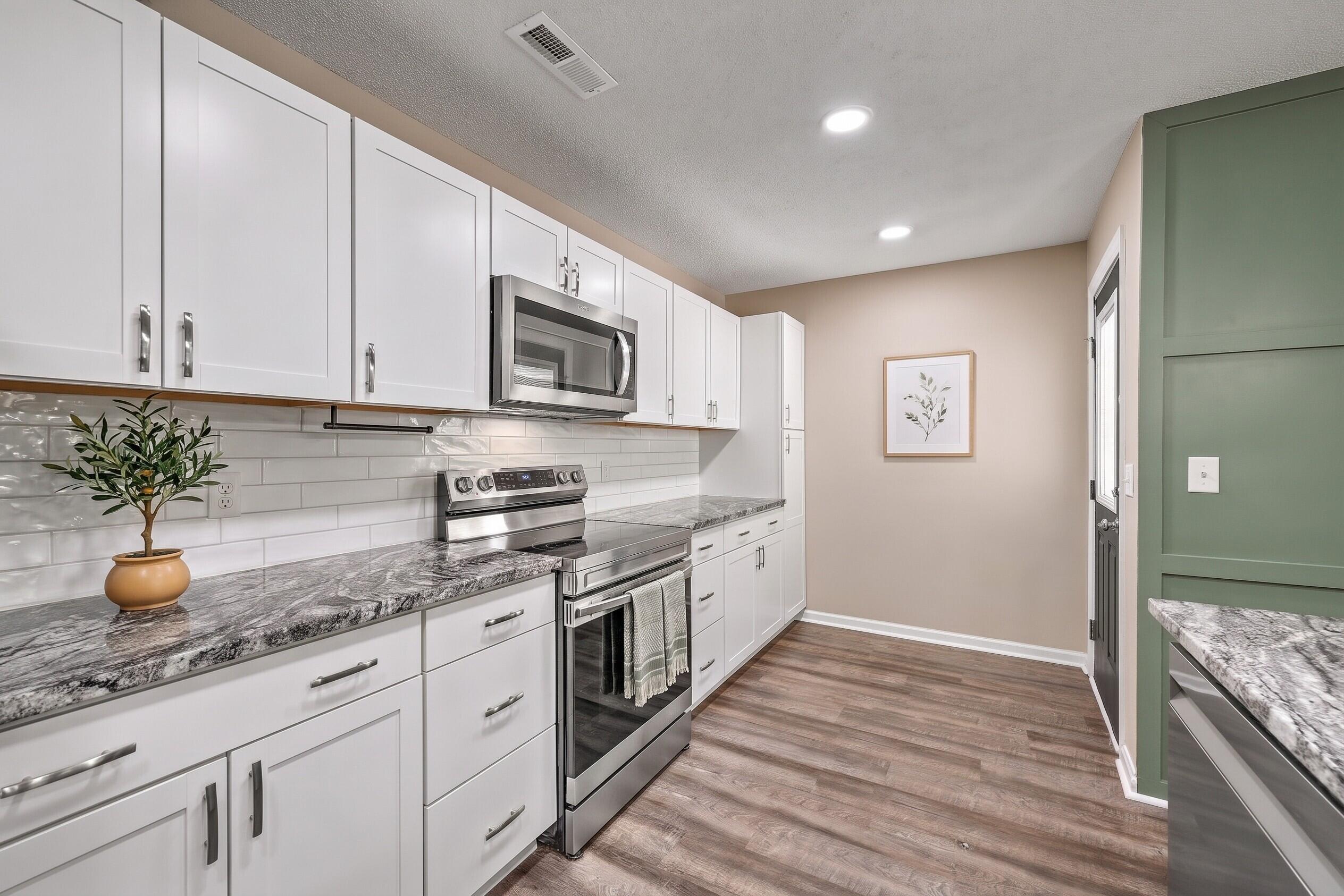 330 Oxford Road Ladson, SC 29456 - Photo 14 of 47 Fresh White Cabinetry
