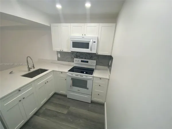 $299,900 | 11800 Southwest 18th Street, Unit 5274, Miami, FL 33175