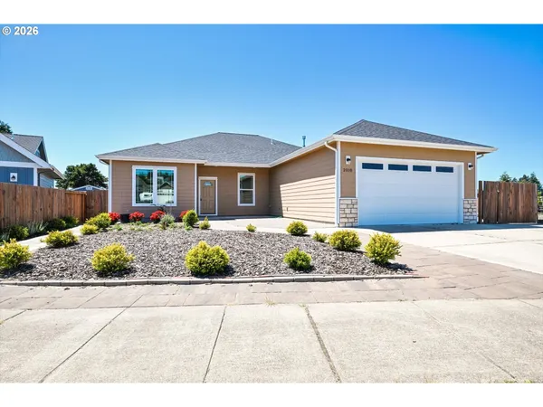 $569,000 | 2010 Roosevelt Loop, North Bend, OR 97459