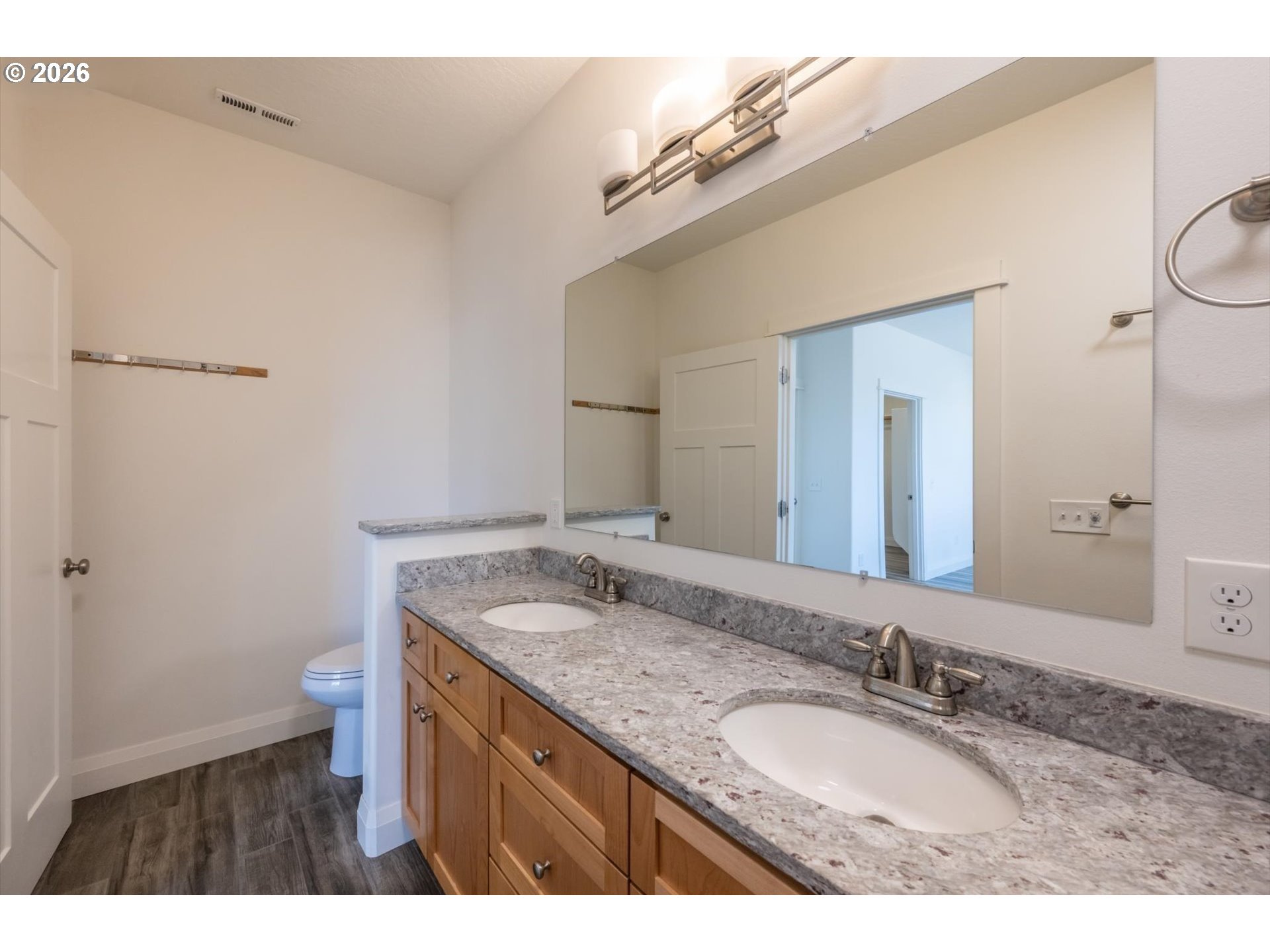 2010 Roosevelt Loop North Bend, OR 97459 - Photo 16 of 30 Bathroom, Attached
