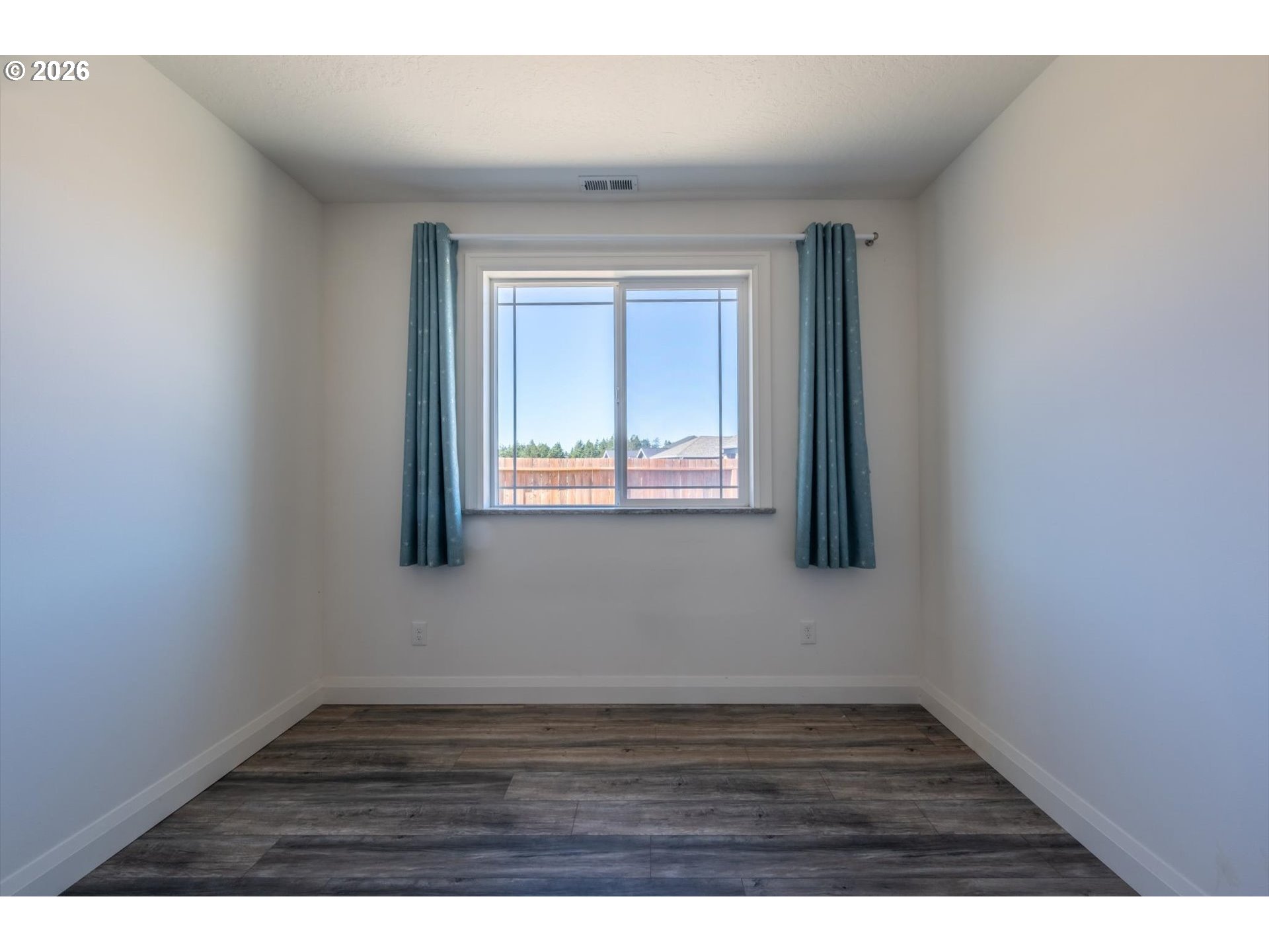2010 Roosevelt Loop North Bend, OR 97459 - Photo 21 of 30 Bedroom