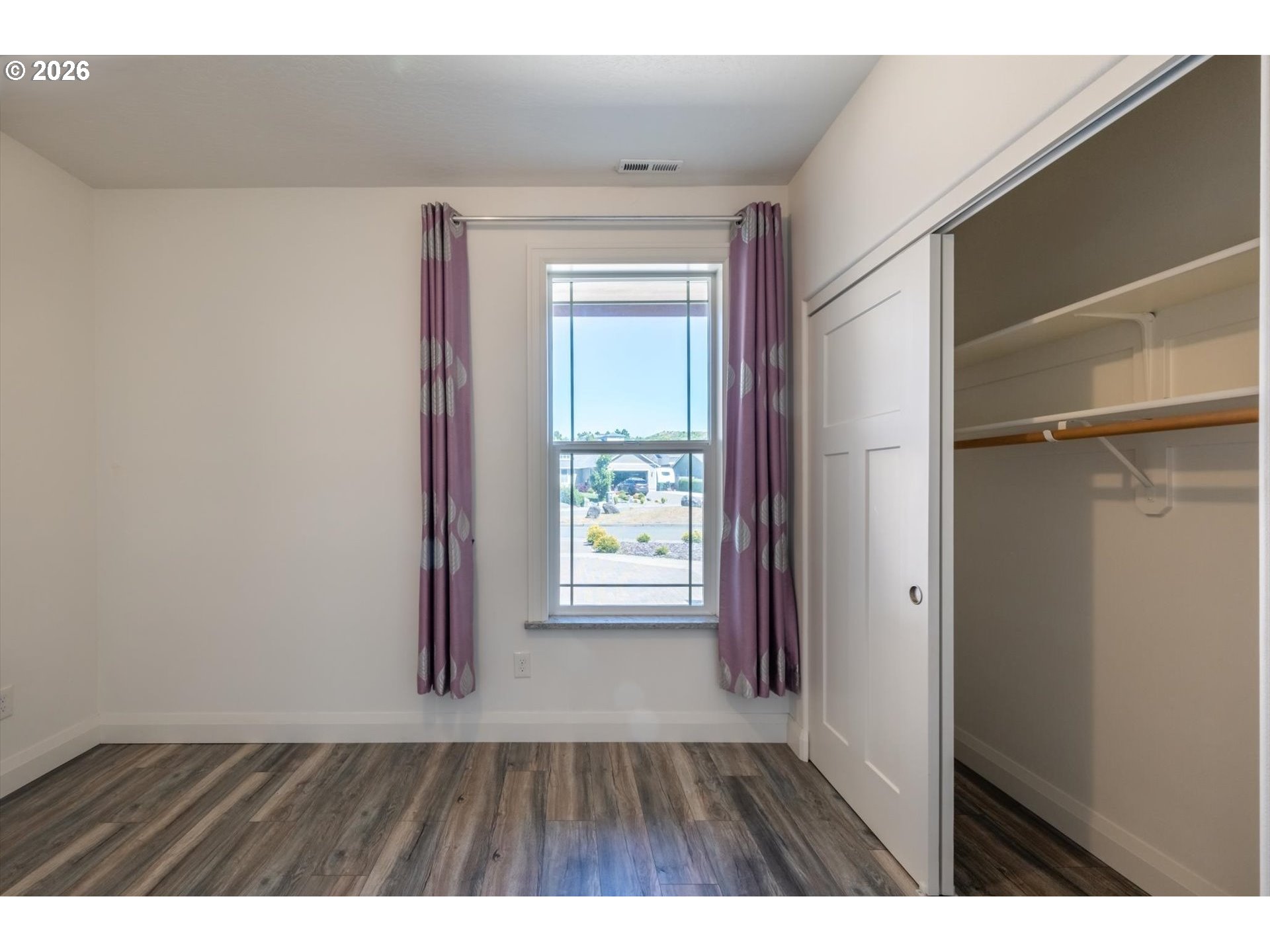 2010 Roosevelt Loop North Bend, OR 97459 - Photo 23 of 30 Bedroom