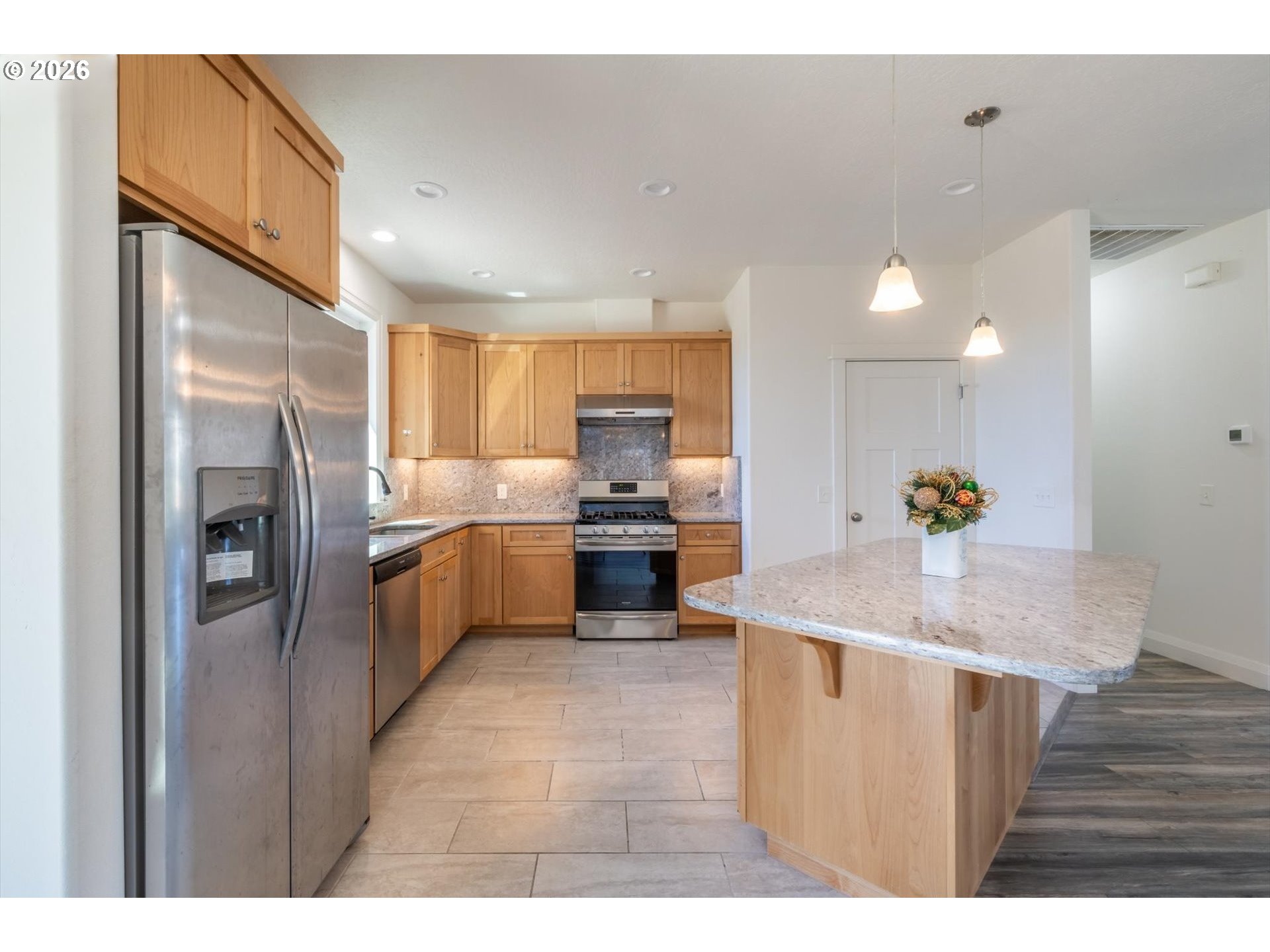 2010 Roosevelt Loop North Bend, OR 97459 - Photo 3 of 30 Kitchen