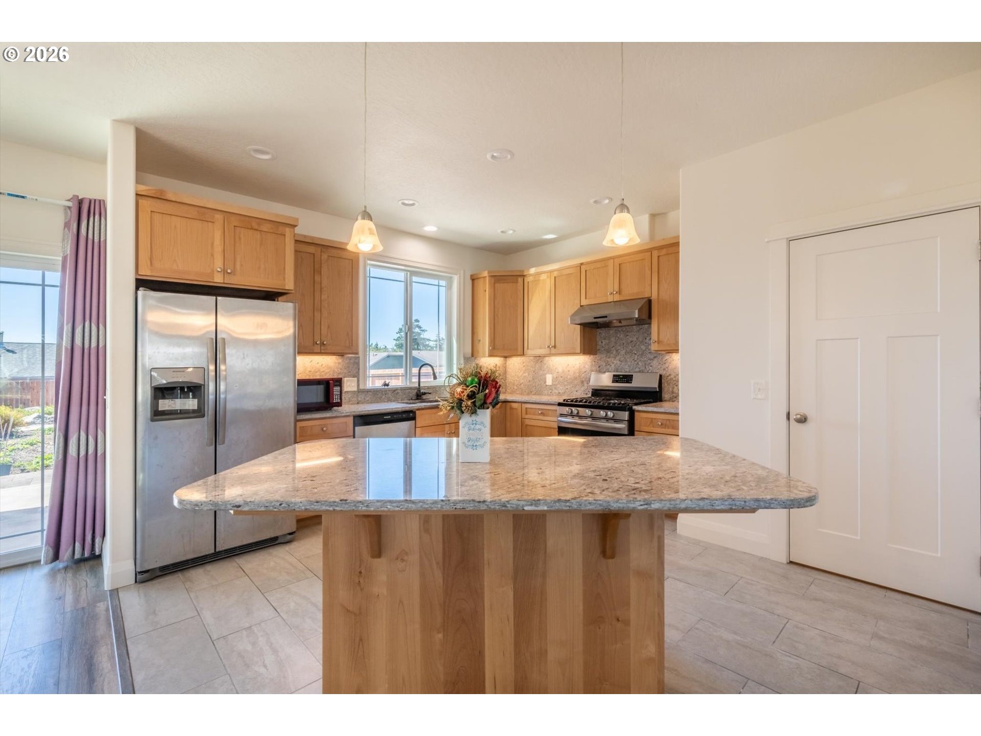2010 Roosevelt Loop North Bend, OR 97459 - Photo 6 of 30 Kitchen