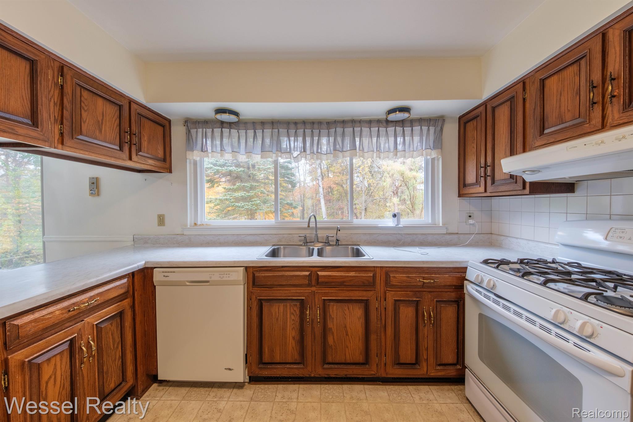 855 Townsend Road Leonard, MI 48367 - Photo 5 of 39 Gallery Image 5