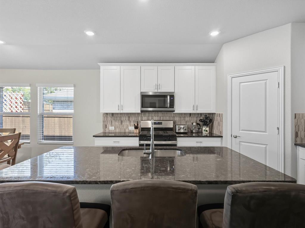 3304 Kingsgarden Road Denton, TX 76207 - Photo 7 of 40