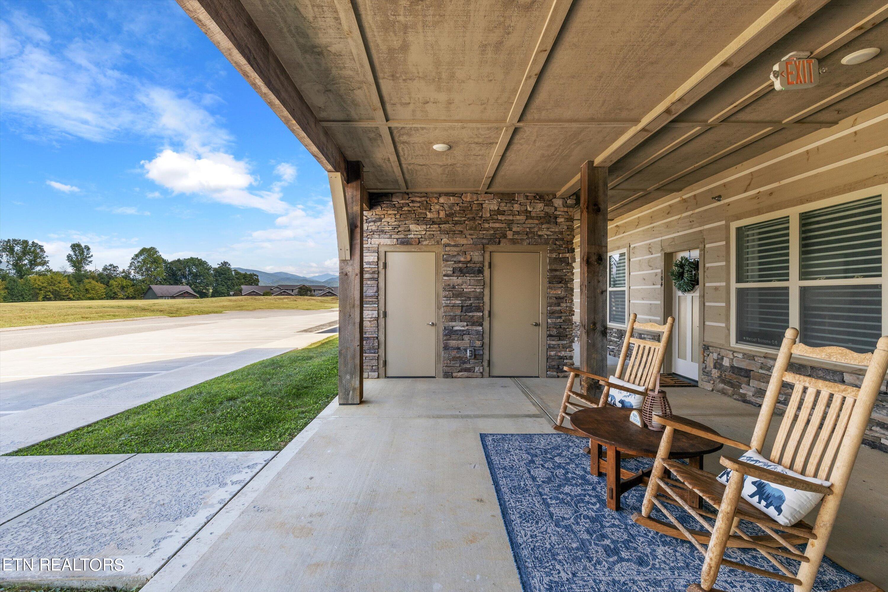 229 Bishop's Cap Circle, Unit 105 Townsend, TN 37882 - Photo 4 of 34 Pic 4